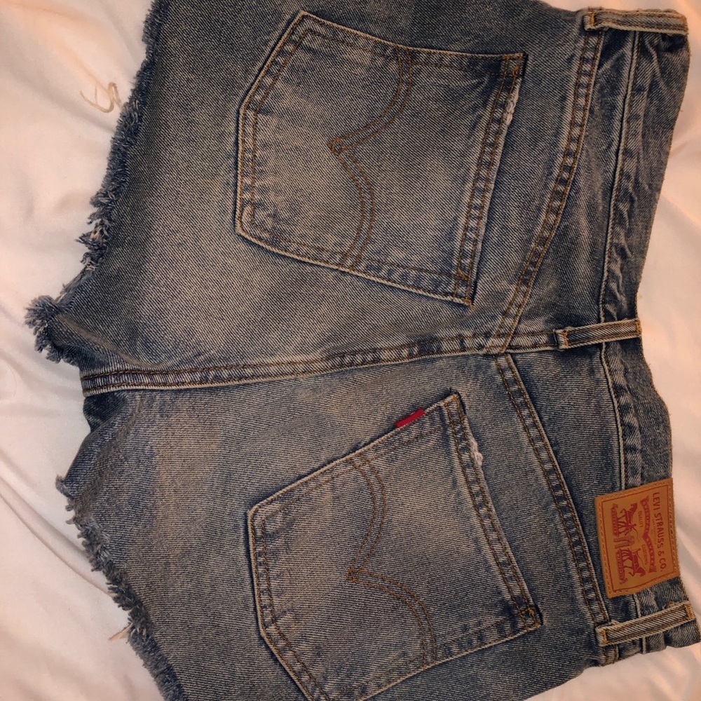 Wedgie fit Levi Jean shorts